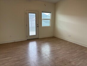 1717-1719 S Hickory Creek Ct in Wichita, KS - Building Photo - Building Photo
