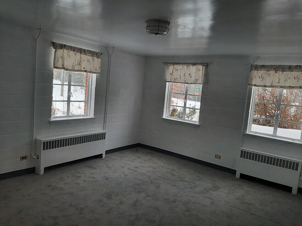 1701 Rugby Ave, Unit Basement Apt in Charlottesville, VA - Building Photo