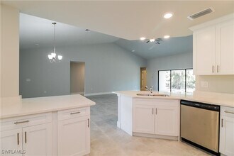 3741 Kitty Hawk Dr in Ft. Myers, FL - Building Photo - Building Photo