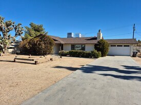 7653 Hanford Ave in Yucca Valley, CA - Building Photo
