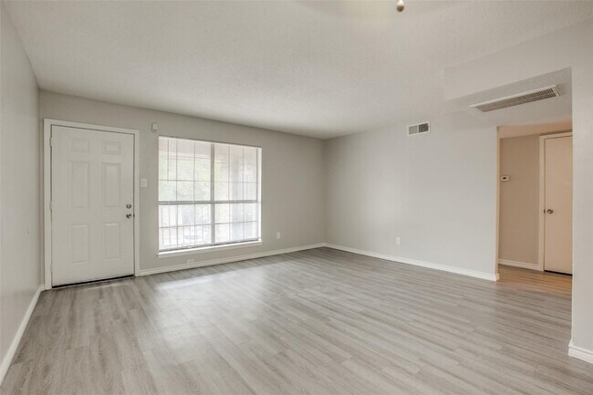 1935 Cranford Dr in Garland, TX - Building Photo - Building Photo