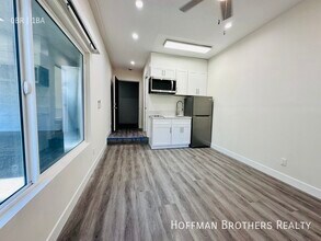 1847 Winona Blvd, Unit 27 in Los Angeles, CA - Building Photo - Building Photo