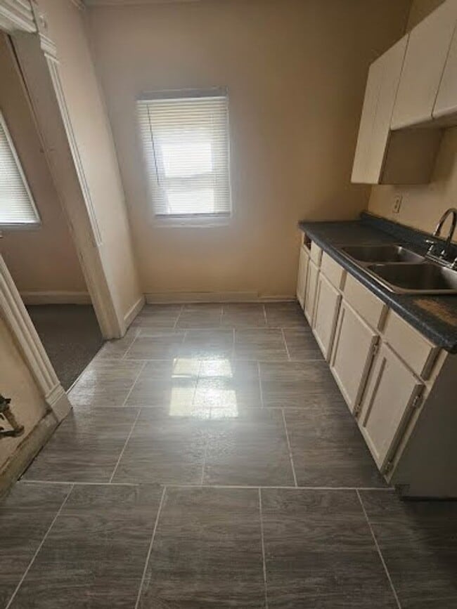 2517 W Garfield Ave in Milwaukee, WI - Building Photo - Building Photo