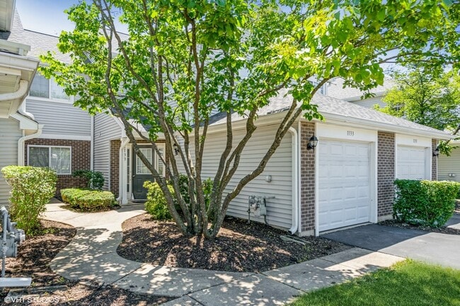 1133 Cambria Ln N