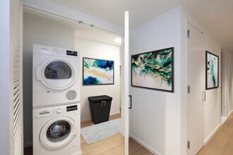 685 1st Ave in New York, NY - Building Photo - Building Photo