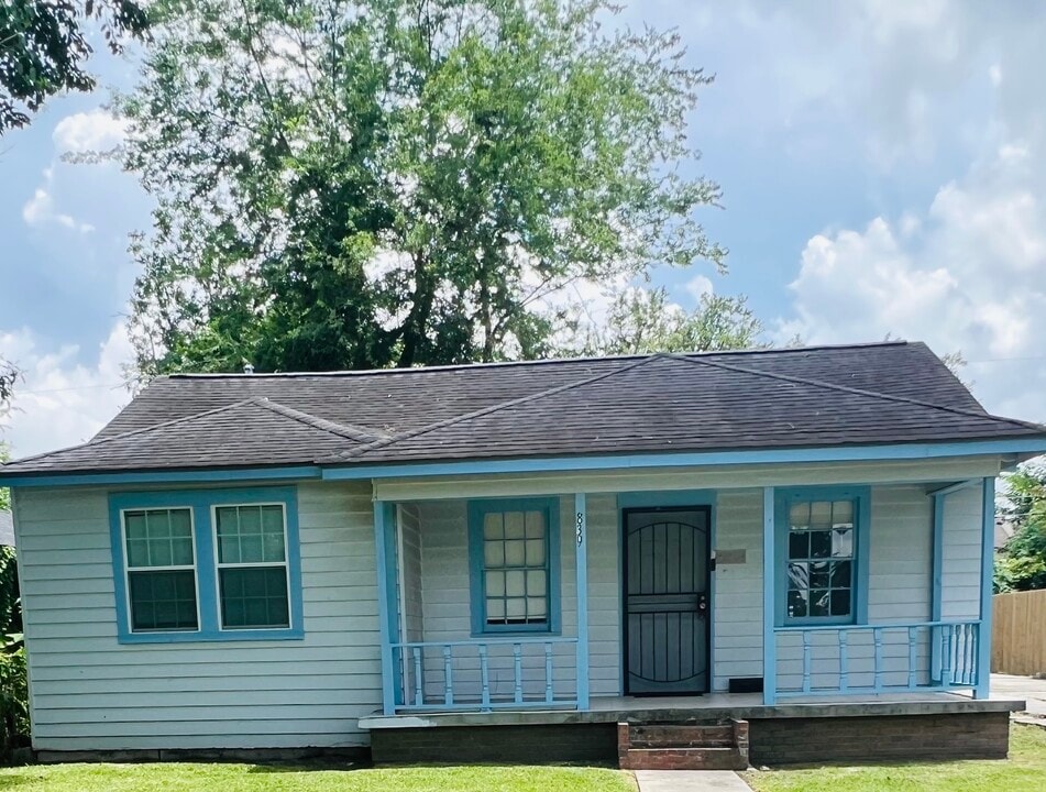839 Violet St in Baton Rouge, LA - Building Photo
