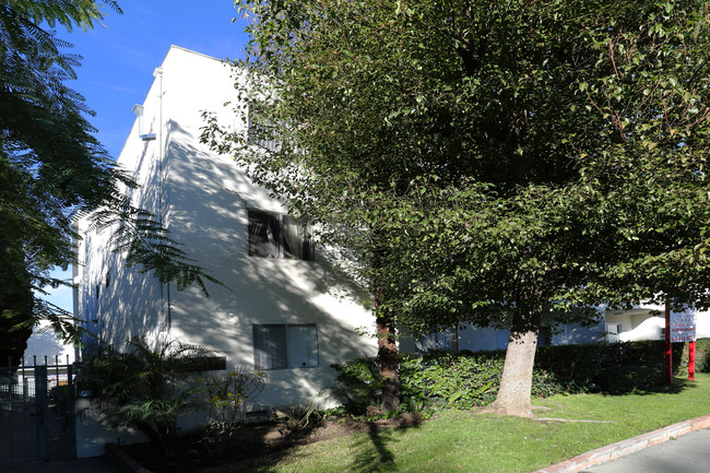 White Oak Apartments in Encino, CA - Foto de edificio - Building Photo