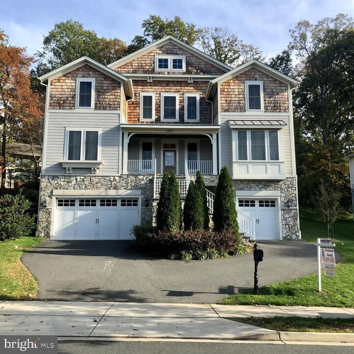 1771 Army Navy Dr in Arlington, VA - Foto de edificio