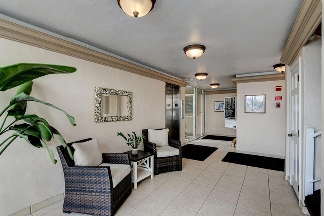 3575 S Ocean Blvd, Unit 2050 in Palm Beach, FL - Building Photo - Building Photo
