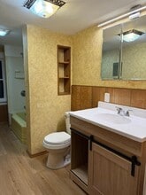 1922 Grange Ave, Unit 2 bedroom Upper in Racine, WI - Foto de edificio - Building Photo