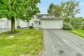 49 Bucklebury Hill in Fairport, NY - Building Photo - Building Photo