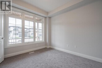 7482 Sherrilee Cres in Niagara Falls, ON - Building Photo - Building Photo