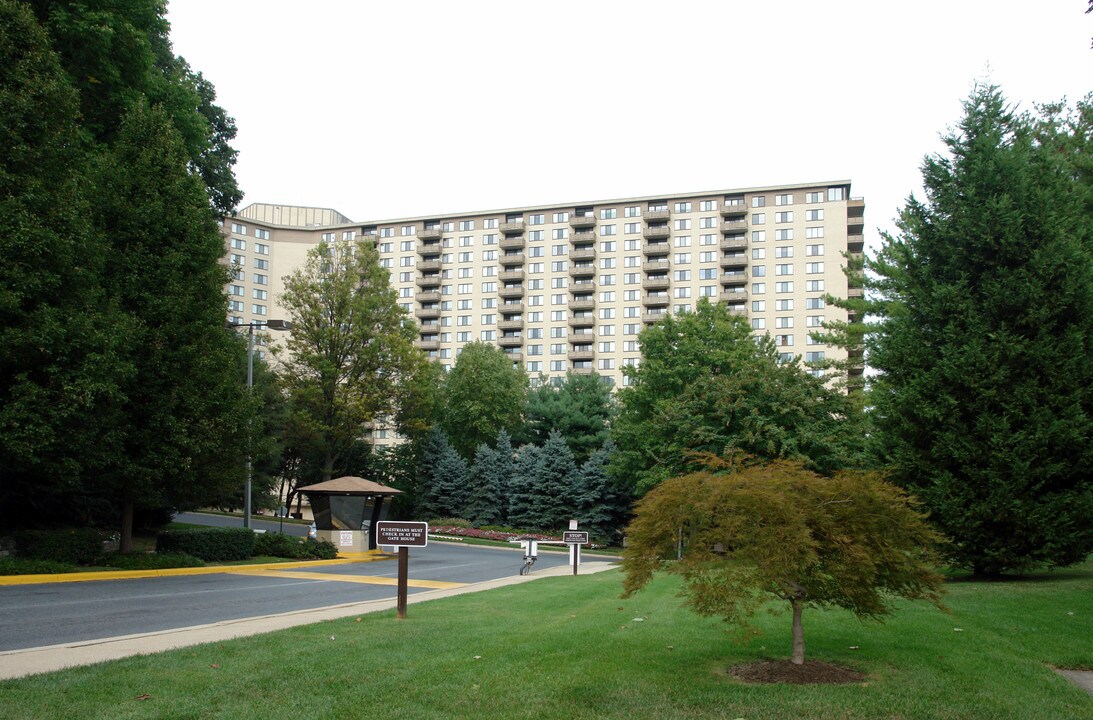 The Promenade in Bethesda, MD - Building Photo