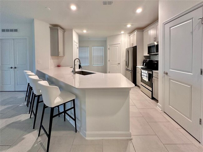 5692 Stephens Rd in St. Cloud, FL - Foto de edificio - Building Photo