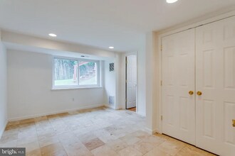 301 Loureiro Ln in Oxon Hill, MD - Building Photo - Building Photo