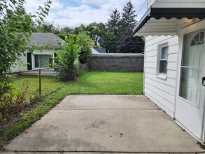 23631 Columbus Ave in Warren, MI - Building Photo - Building Photo
