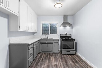 925 E 19th St in Long Beach, CA - Building Photo - Building Photo