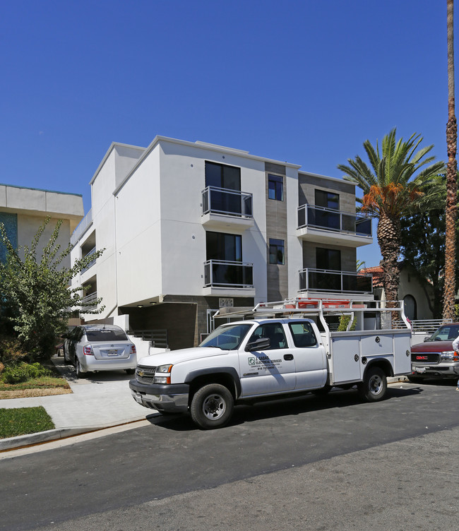 843 N Fuller Ave in Los Angeles, CA - Foto de edificio - Building Photo