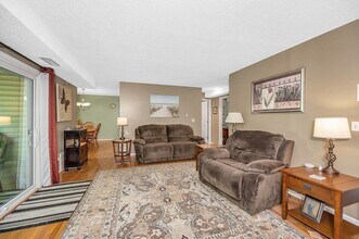 124 Tennis Plaza Rd in Dracut, MA - Building Photo - Building Photo