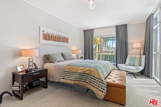 13650 Marina Pointe Dr in Marina Del Rey, CA - Building Photo - Building Photo