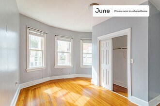 Private bedroom in 3 bed/1.5 bath Home in Boston, MA - Building Photo - Building Photo