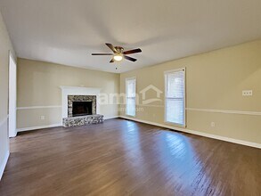 34 Bell Ct in Douglasville, GA - Foto de edificio - Building Photo