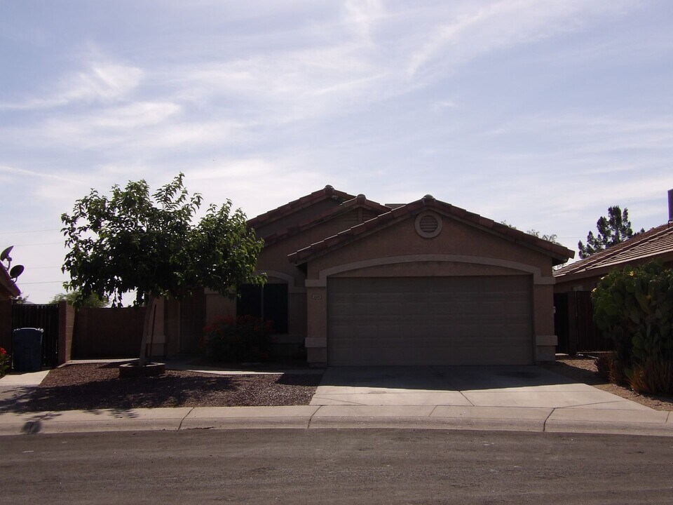 2610 S Arizona Rd in Apache Junction, AZ - Building Photo
