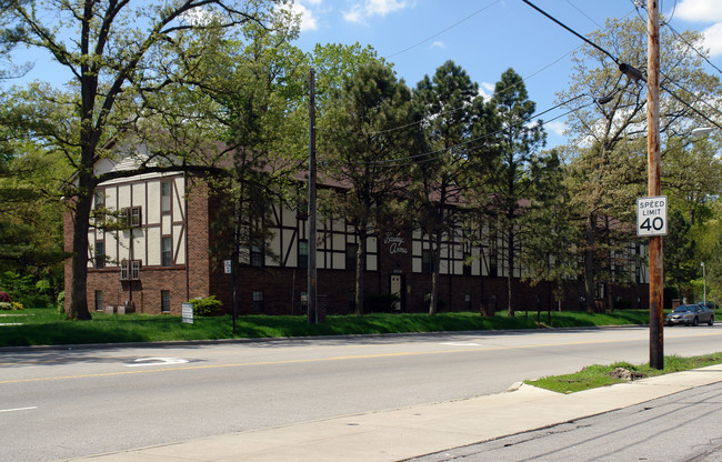 Laskey Arms in Toledo, OH - Building Photo - Building Photo