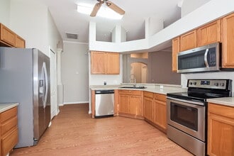 601 Straw Lake Dr in Brandon, FL - Foto de edificio - Building Photo