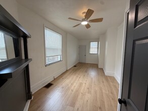 1306-1308-1308 Complete St, Unit 1308-APT 2 in Pittsburgh, PA - Foto de edificio - Building Photo