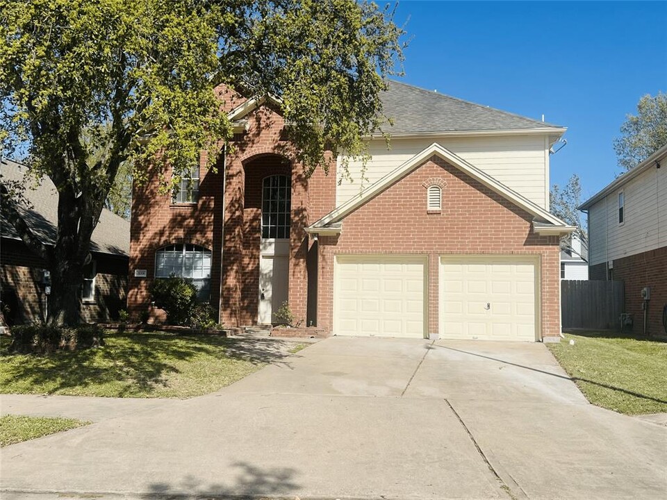 11006 Hunting Path Ct in Houston, TX - Building Photo