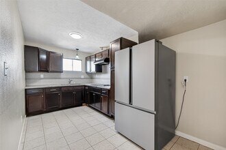 302 W Shaw Ave in Pasadena, TX - Building Photo - Building Photo