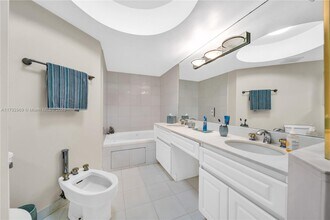 6301 Collins Ave in Miami Beach, FL - Building Photo - Building Photo