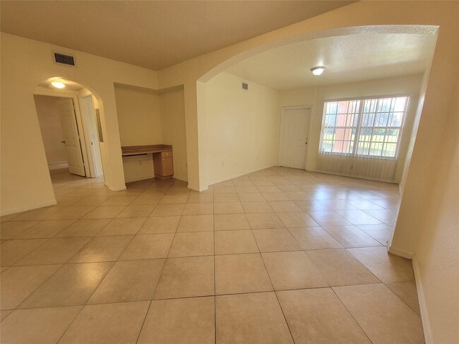 2109 Belmont Ln in North Lauderdale, FL - Foto de edificio - Building Photo