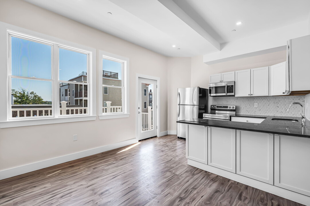 465 E 8th St, Unit 3 in Boston, MA - Building Photo