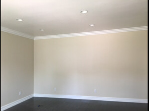 7316 White Oak Ave, Unit Luxury Studio in Van Nuys, CA - Building Photo - Building Photo