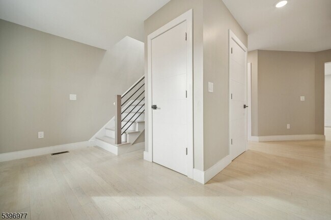 134 Hillside Ave in Livingston, NJ - Building Photo - Building Photo