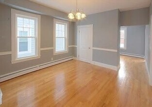 127 Pond St in Waltham, MA - Building Photo - Building Photo