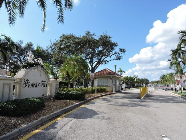 18744 SW 28th Ct in Miramar, FL - Building Photo - Building Photo