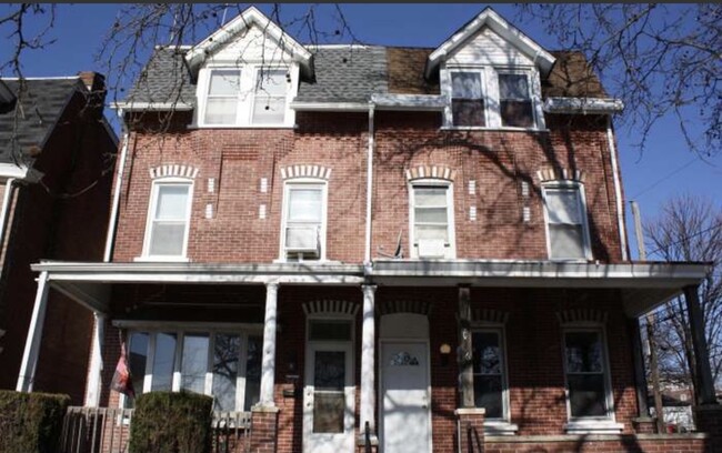 563 Buttonwood St, Unit A in Norristown, PA - Building Photo - Building Photo
