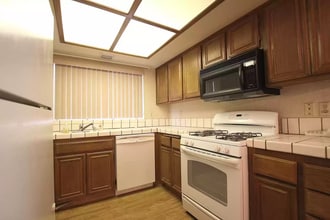 424 W Avenue J5, Unit 29 in Lancaster, CA - Foto de edificio - Building Photo