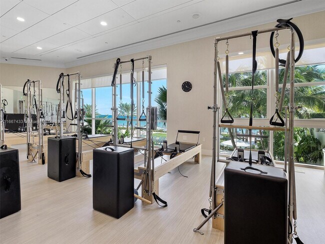 16047 Collins Ave, Unit 2602 in Sunny Isles Beach, FL - Building Photo - Building Photo