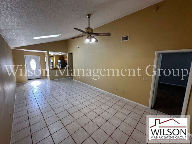 1159 Pin Oak Dr in Apopka, FL - Building Photo - Building Photo