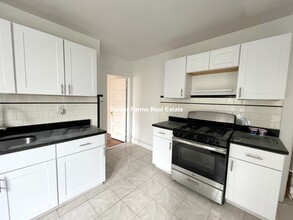 95 Beacon St, Unit 2 in Somerville, MA - Foto de edificio - Building Photo