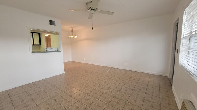 122 Hastings H in West Palm Beach, FL - Building Photo - Building Photo
