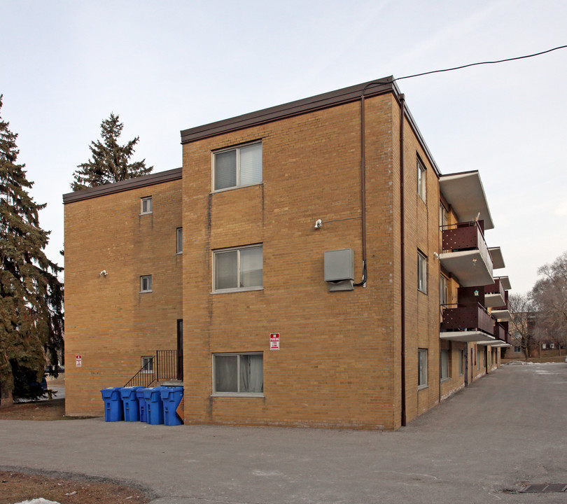 Reedaire Court Apartments in Whitby, ON - Building Photo