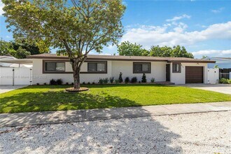 913 SW 49th Ave in Plantation, FL - Building Photo - Building Photo