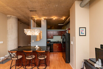 700 N Larrabee St, Unit 1902 in Chicago, IL - Building Photo - Building Photo