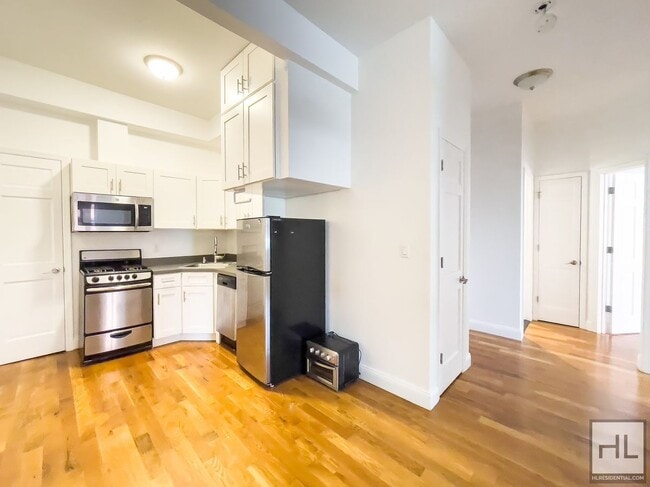WYCKOFF AVENUE / Spacious 2-Bed 1 Bath / B