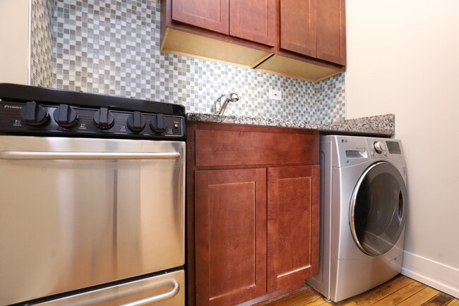 556 W Arlington Pl, Unit A07C